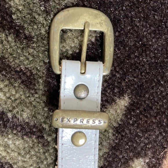 Express genuine leather white belt with bronze hardware buckle - Picture 2 of 5